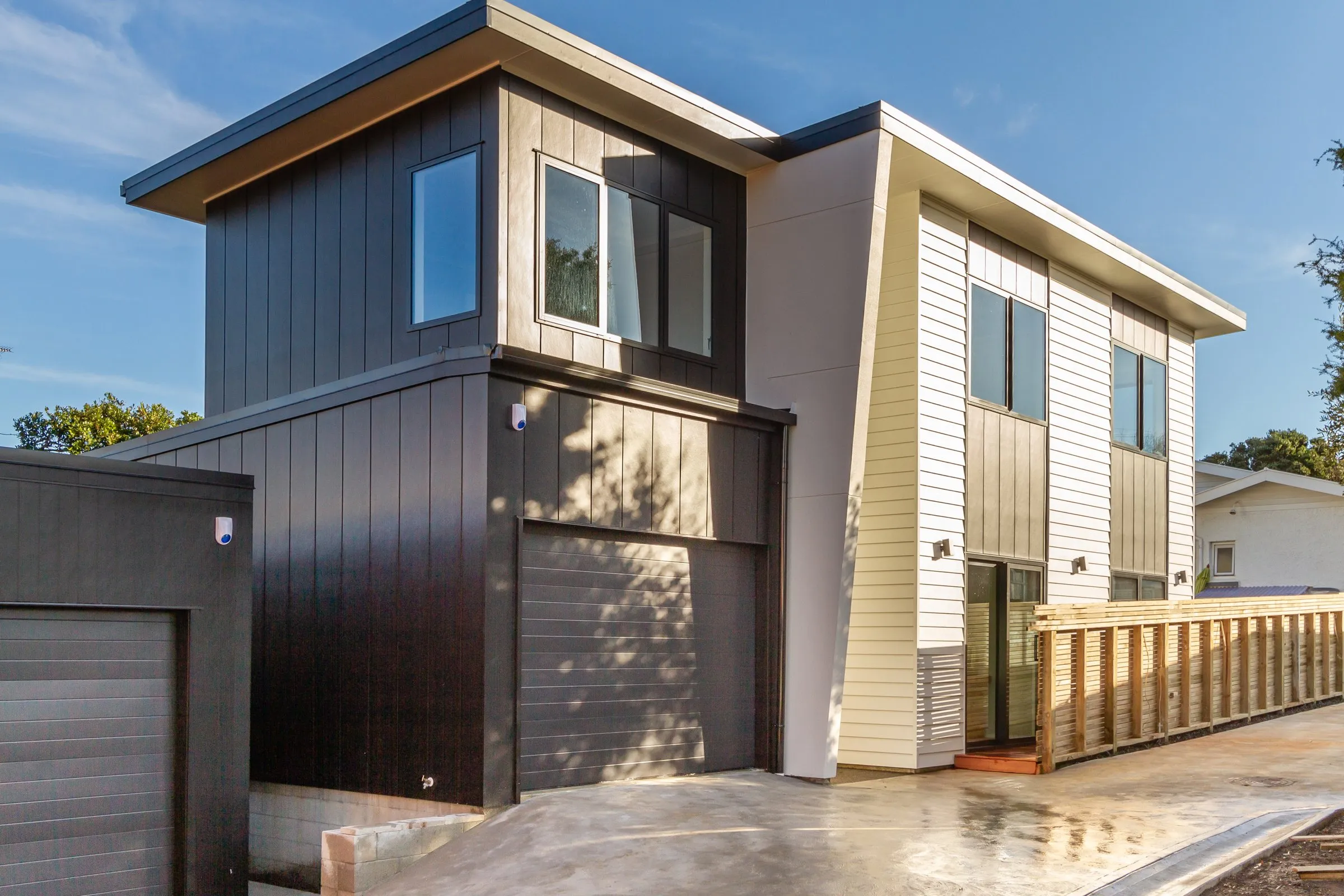 Cedar and black aluminium exterior